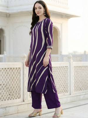 Women Printed Thread Work Kurta with Palazzos 4