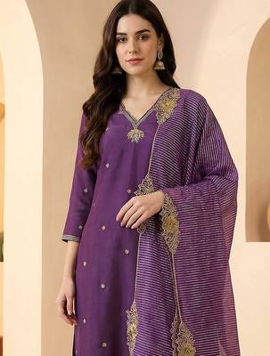 Women Ethnic Motifs Embroidered Thread Work Kurta with Trousers & With Dupatta 2