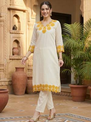 Women Floral Embroidered Thread Work Cotton Kurta with Trousers 2