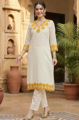 Women Floral Embroidered Thread Work Cotton Kurta with Trousers