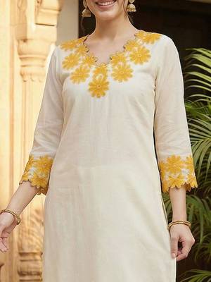 Women Floral Embroidered Thread Work Cotton Kurta with Trousers 3