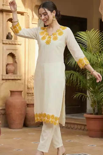 Women Floral Embroidered Thread Work Cotton Kurta with Trousers