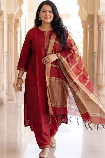 Women Thread Work Kurta with Trousers & With Dupatta