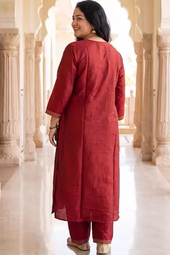 Women Thread Work Kurta with Trousers & With Dupatta