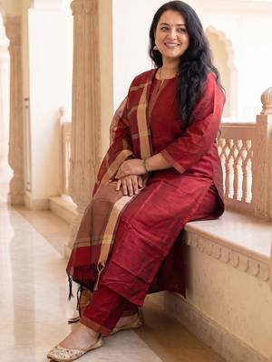 Women Thread Work Kurta with Trousers & With Dupatta 5