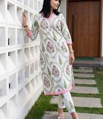 Women Floral Printed Cotton Kurta with Trousers