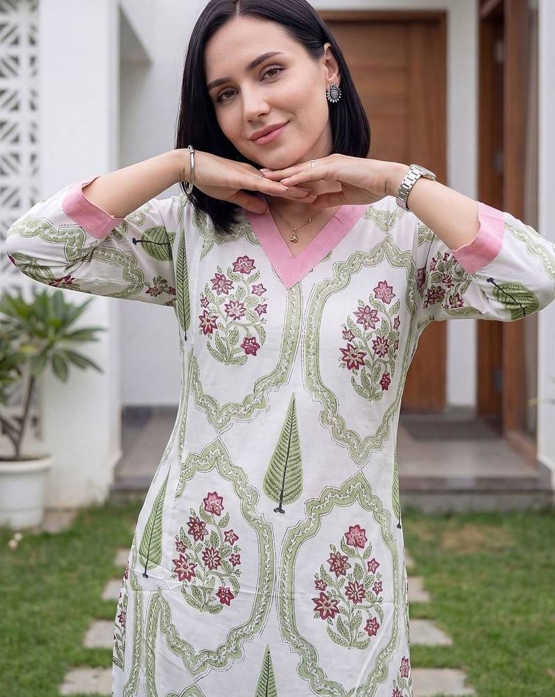 Women Floral Printed Cotton Kurta with Trousers