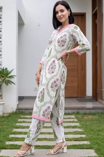 Women Floral Printed Cotton Kurta with Trousers