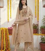 Women Floral Embroidered Thread Work Kurta with Trousers & With Dupatta
