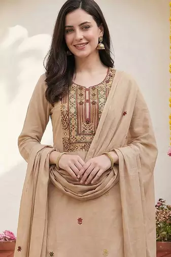 Women Floral Embroidered Thread Work Kurta with Trousers & With Dupatta