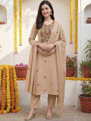 Women Floral Embroidered Thread Work Kurta with Trousers & With Dupatta 6