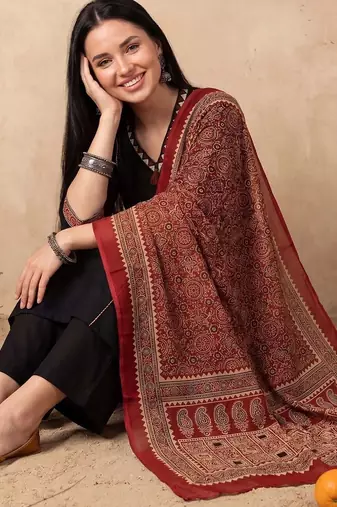 Women Ethnic Motifs Embroidered Thread Work Cotton Kurta with Trousers & With Dupatta