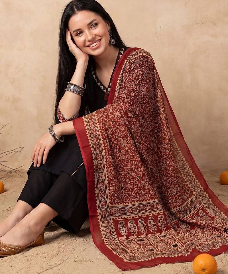 Women Ethnic Motifs Embroidered Thread Work Cotton Kurta with Trousers & With Dupatta
