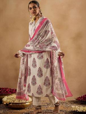 Women Floral Printed Thread Work Cotton Kurta with Trousers & With Dupatta 3