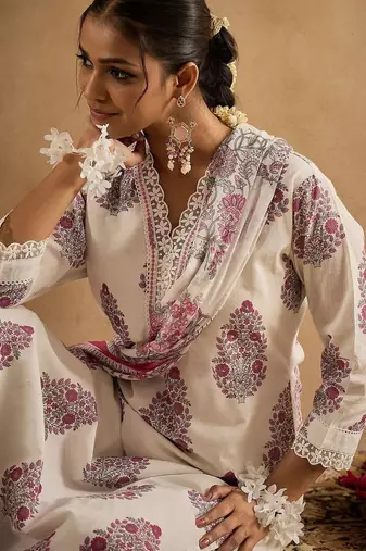 Women Floral Printed Thread Work Cotton Kurta with Trousers & With Dupatta