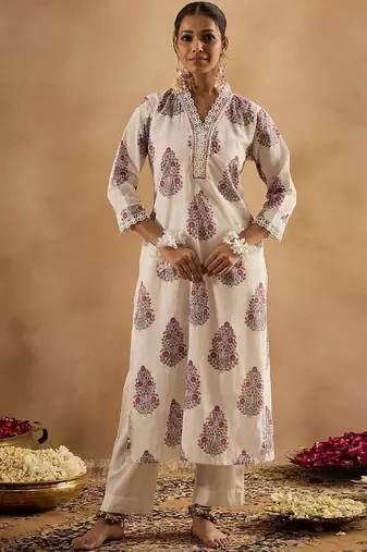 Women Floral Printed Thread Work Cotton Kurta with Trousers & With Dupatta