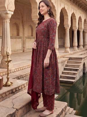 Women Paisley Printed Cotton Kurta with Trousers & With Dupatta 5