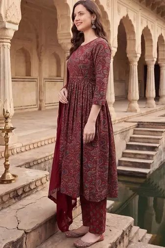 Women Paisley Printed Cotton Kurta with Trousers & With Dupatta