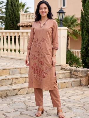 Women Ethnic Motifs Embroidered Thread Work Cotton Kurta with Trousers 1