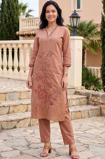 Women Ethnic Motifs Embroidered Thread Work Cotton Kurta with Trousers
