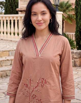Women Ethnic Motifs Embroidered Thread Work Cotton Kurta with Trousers 2