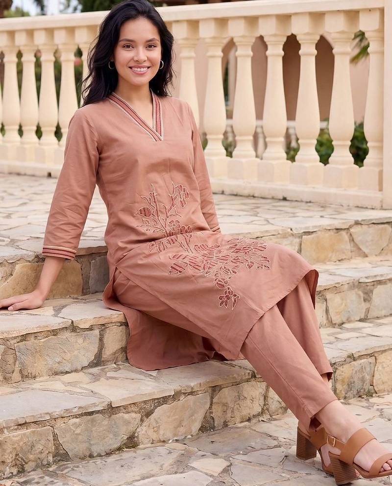 Women Ethnic Motifs Embroidered Thread Work Cotton Kurta with Trousers