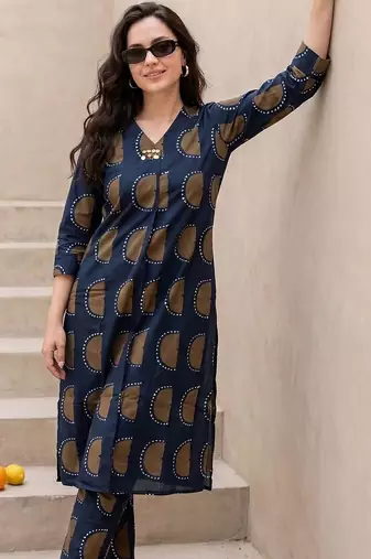 Women Printed Kurta with Trousers