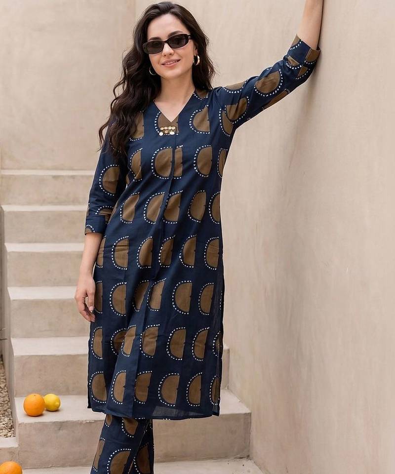 Women Printed Kurta with Trousers