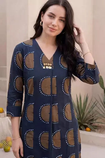Women Printed Kurta with Trousers