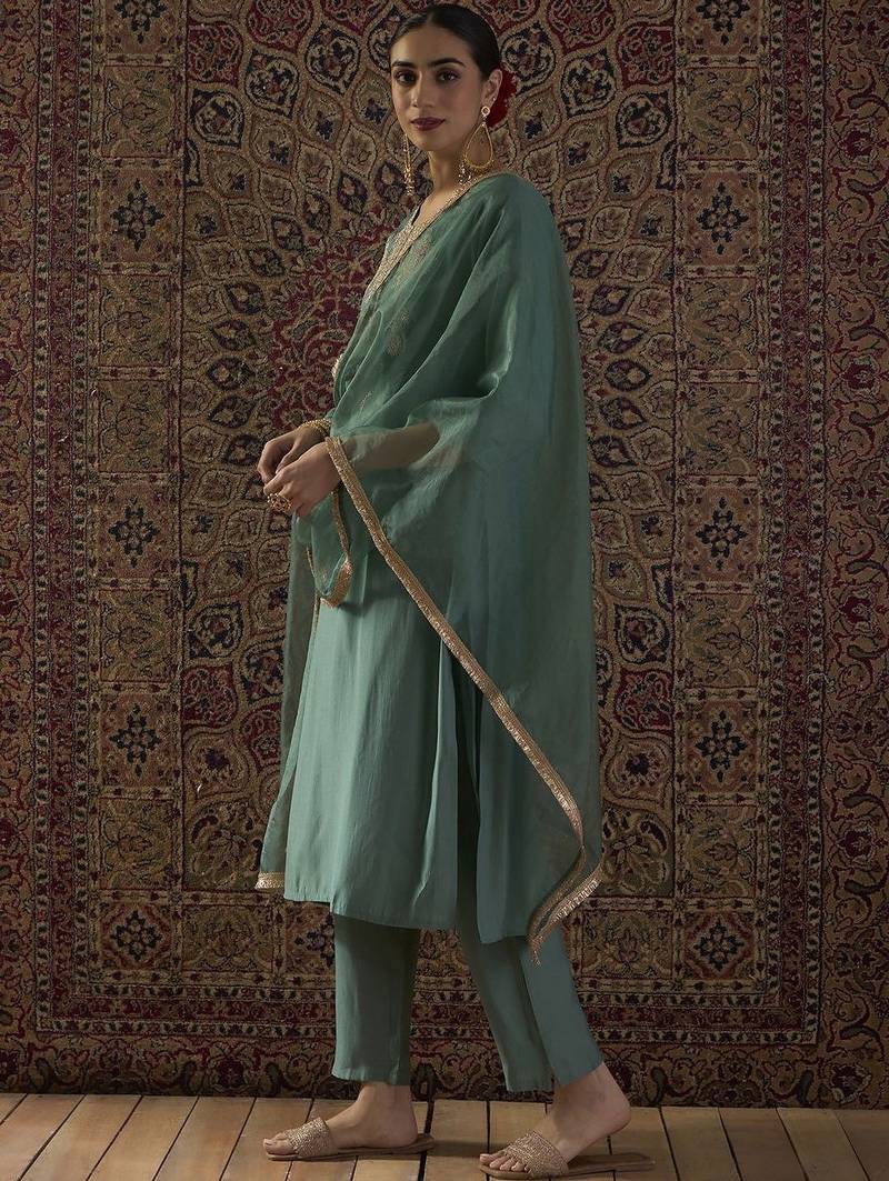 Ethnic Motifs Embroidered Thread Work Kurta With Trousers & Dupatta
