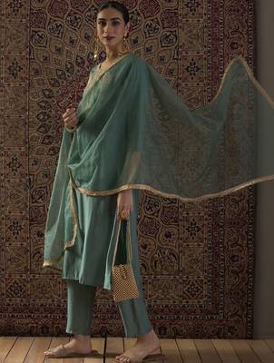 Ethnic Motifs Embroidered Thread Work Kurta With Trousers & Dupatta 3