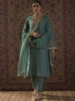 Ethnic Motifs Embroidered Thread Work Kurta With Trousers & Dupatta 5