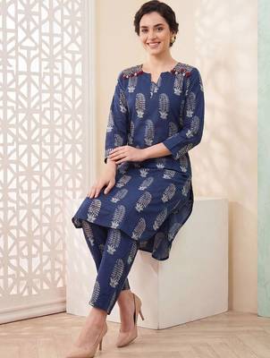 Women Ethnic Motifs Printed Beads and Stones Cotton Kurta with Trousers 2