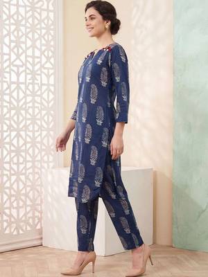 Women Ethnic Motifs Printed Beads and Stones Cotton Kurta with Trousers 3