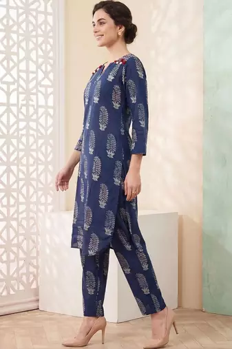 Women Ethnic Motifs Printed Beads and Stones Cotton Kurta with Trousers