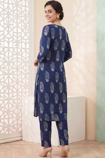 Women Ethnic Motifs Printed Beads and Stones Cotton Kurta with Trousers