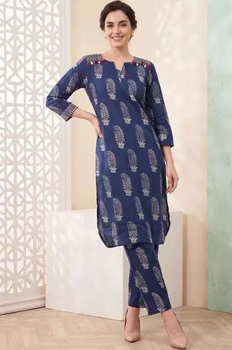 Women Ethnic Motifs Printed Beads and Stones Cotton Kurta with Trousers