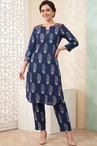 Women Ethnic Motifs Printed Beads and Stones Cotton Kurta with Trousers
