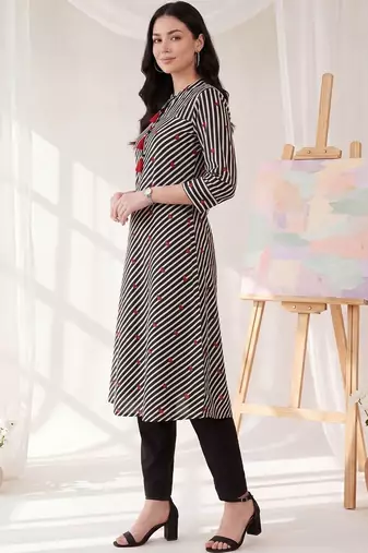 Women Printed Cotton Kurta with Trousers