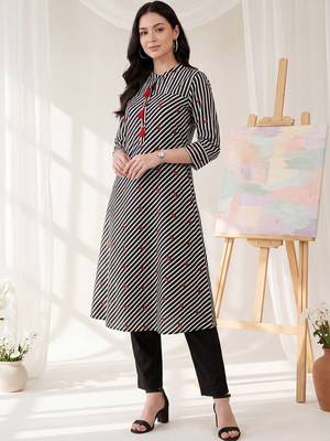 Women Printed Cotton Kurta with Trousers 6