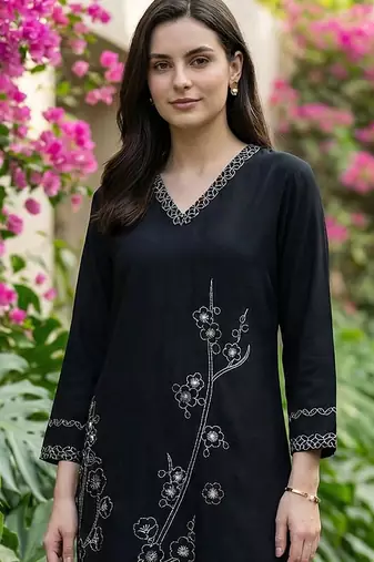 Women Floral Embroidered Thread Work Kurta with Palazzos