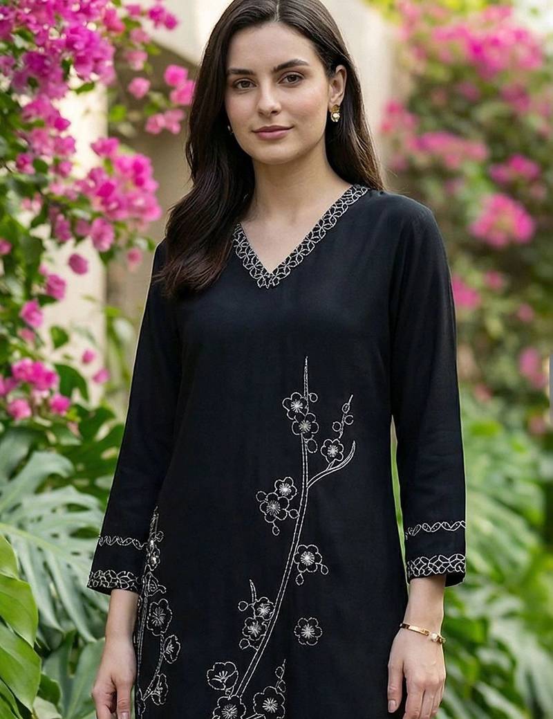 Women Floral Embroidered Thread Work Kurta with Palazzos