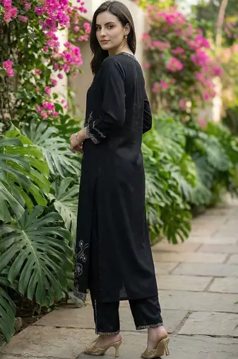 Women Floral Embroidered Thread Work Kurta with Palazzos