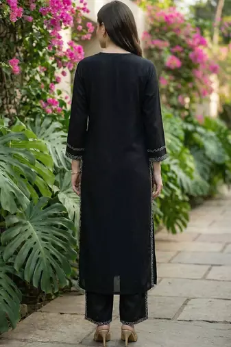 Women Floral Embroidered Thread Work Kurta with Palazzos