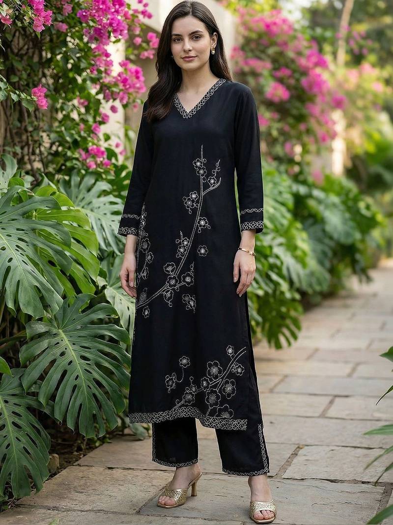 Women Floral Embroidered Thread Work Kurta with Palazzos