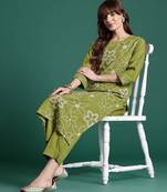 Floral Embroidered Thread Work Cotton Kurta & Trousers