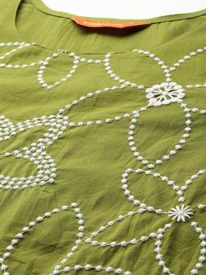Floral Embroidered Thread Work Cotton Kurta & Trousers 2