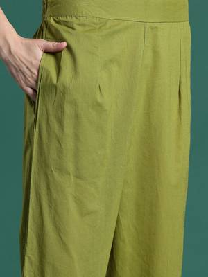 Floral Embroidered Thread Work Cotton Kurta & Trousers 3