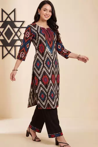 Women Printed Cotton Kurta with Trousers
