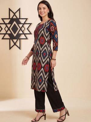Women Printed Cotton Kurta with Trousers 3